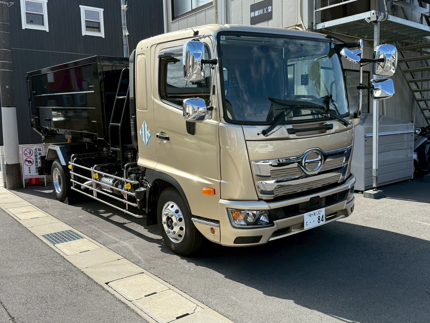 アームロール車