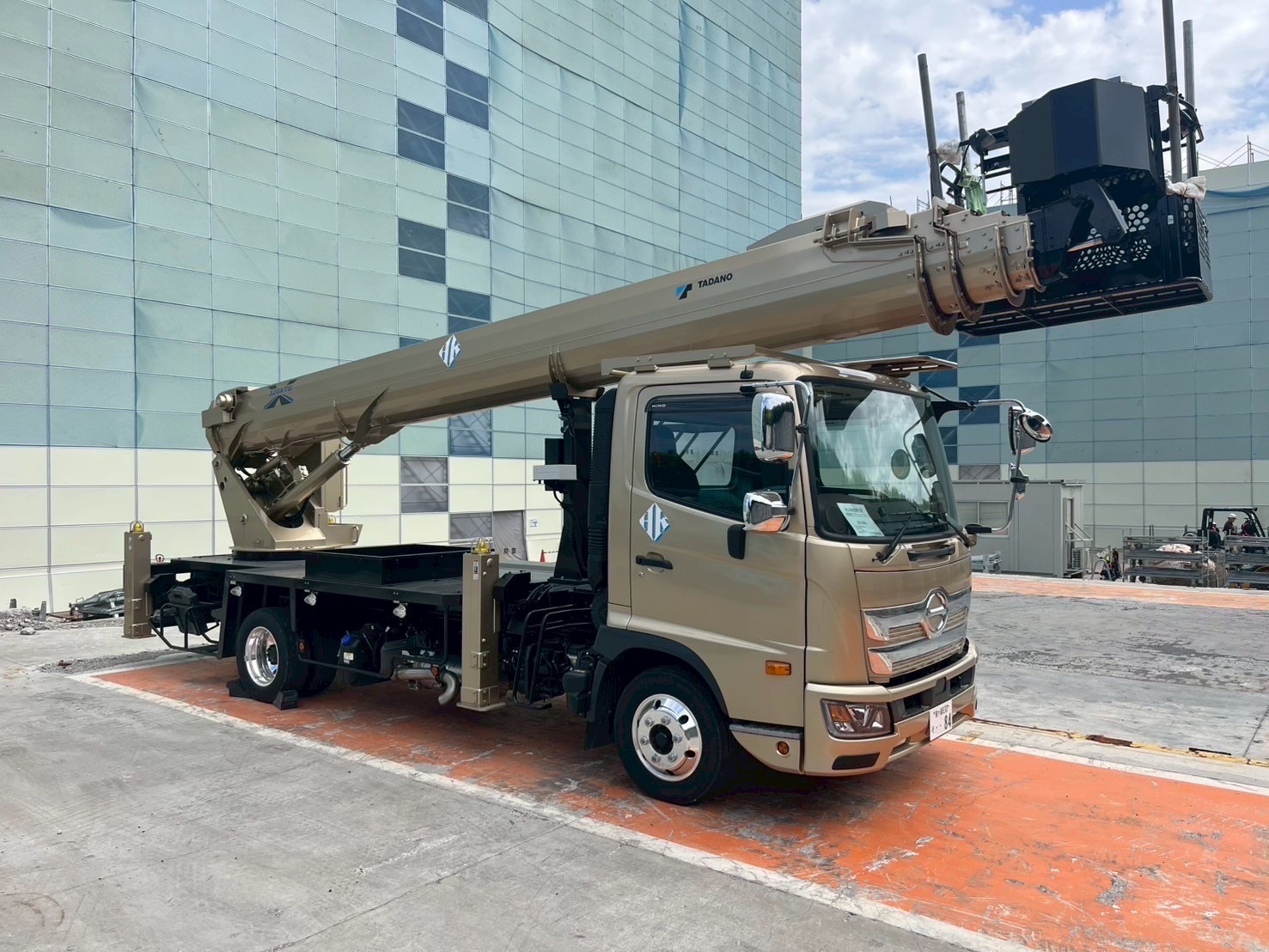 高所作業車(32m)